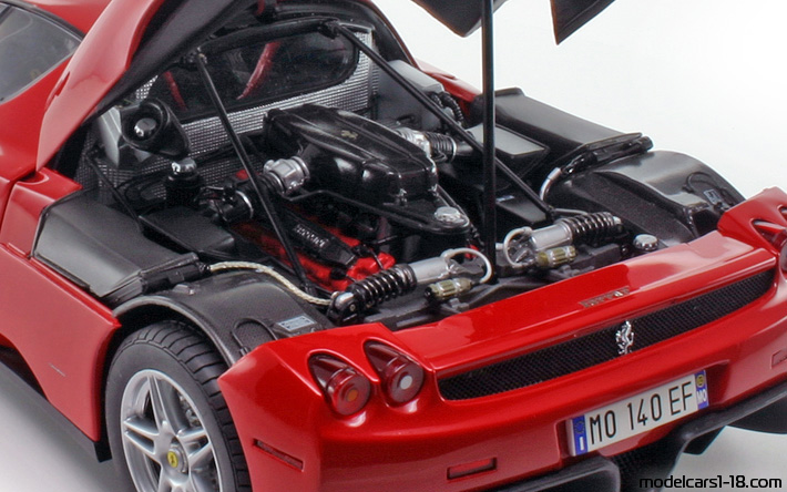 2003 - Ferrari Enzo Ferrari BBR 1/18 (Червен) Двигател