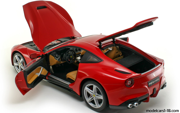 2012 - Ferrari F12 Berlinetta Elite 1/18 (Rot) Zu öffnende Teile