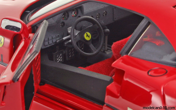 1987 - Ferrari F40 Elite 1/18 (Yellow) Interior dashboard