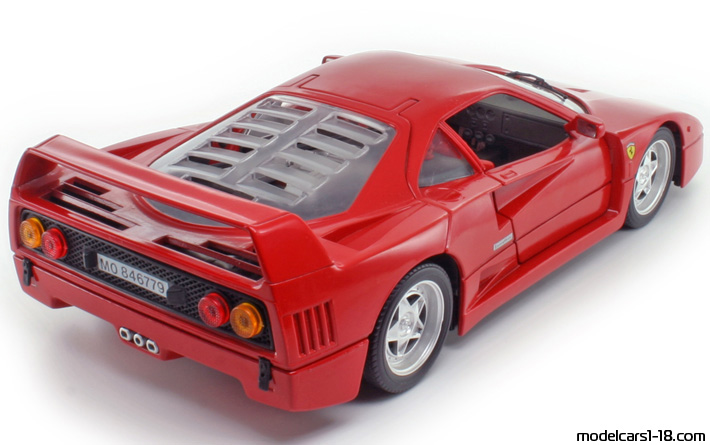 1987 - Ferrari F40 Polistil 1/18 (Червен) Задна дясна страна