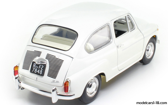1960 - Fiat 600 D Revell 1/18 (Weiß) Hinten rechte seite