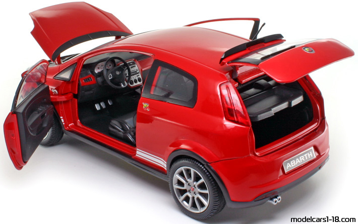 2007 - Fiat Grande Punto Abarth Mondo Motors 1/18 (Червен) Отваряеми части
