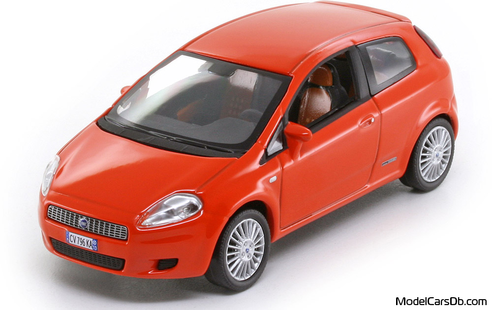 2005 - Fiat Grande Punto Norev 1/43 - Передняя левая сторона