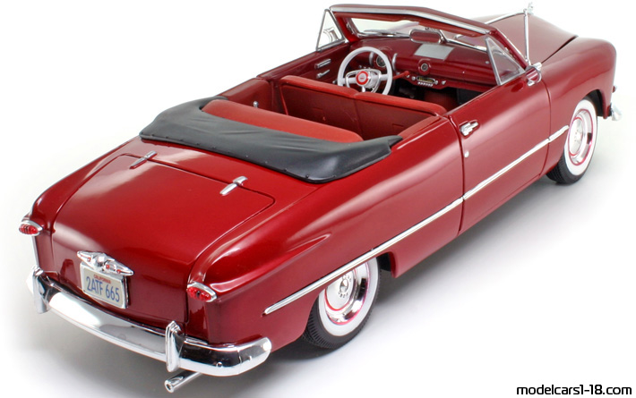 1949 - Ford Convertible Maisto 1/18 (Rot) Hinten rechte seite