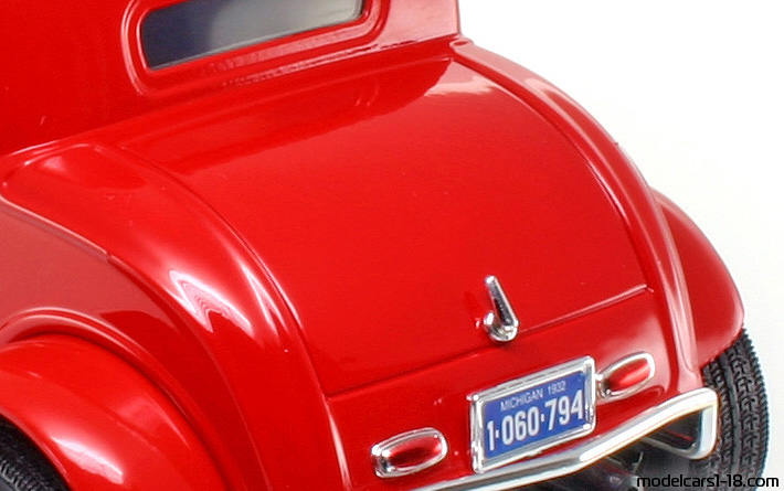 1932 - Ford Coupe (Model B) Motor Max 1/18 (Rot) Kofferraum / Klappbare Scheinwerfer