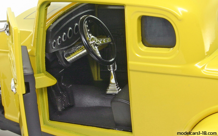 1932 - Ford Coupe (Model B) Motor Max 1/18 (Gelb) Innenraum Armaturenbrett