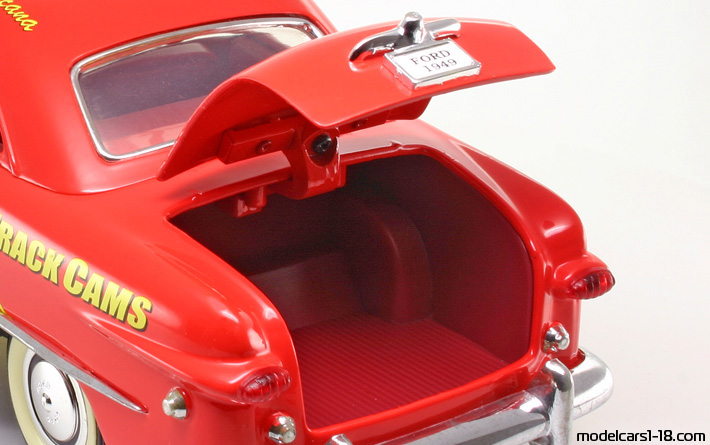 1949 - Ford Coupe Mira 1/18 (Grün / Rot) Kofferraum / Klappbare Scheinwerfer
