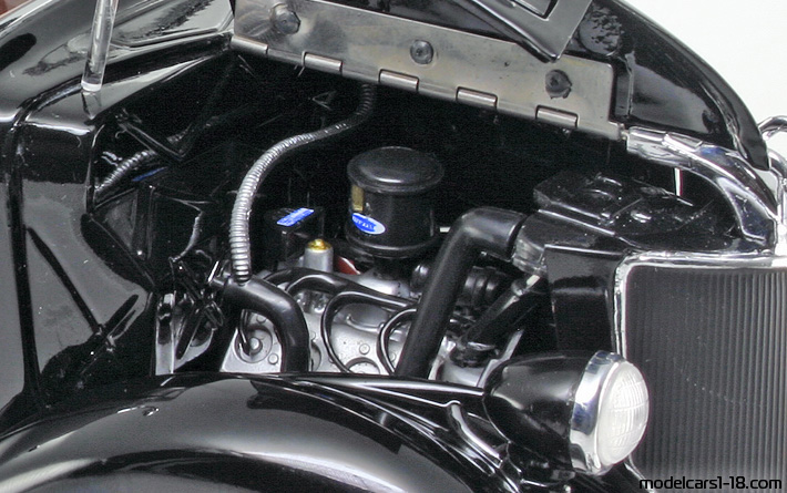 1936 - Ford Deluxe Welly 1/18 (Schwarz) Kofferraum / Klappbare Scheinwerfer