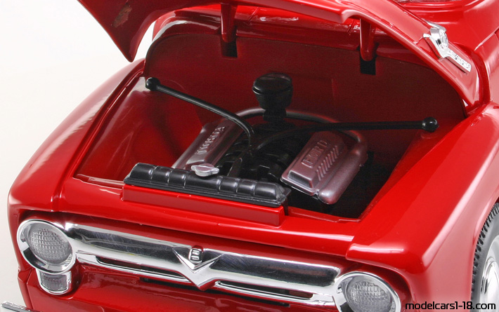 1956 - Ford F-100 Welly 1/18 (Червен) Двигател