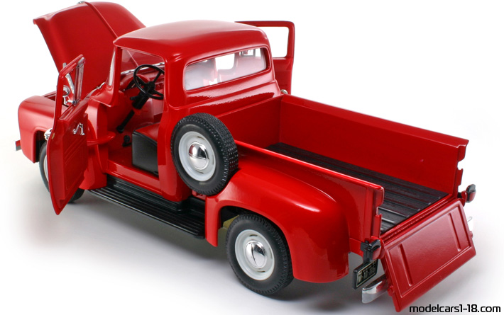 1956 - Ford F-100 Welly 1/18 (Червен) Отваряеми части