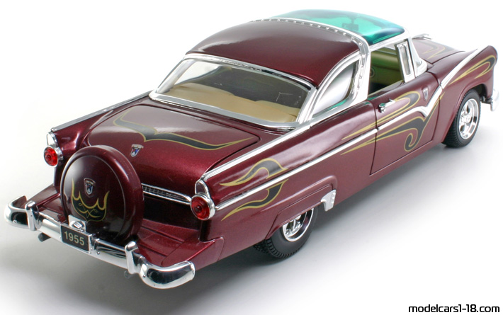 1955 - Ford Fairlane Crown Victoria Road Tough 1/18 (Rot / Schwarz) Hinten rechte seite