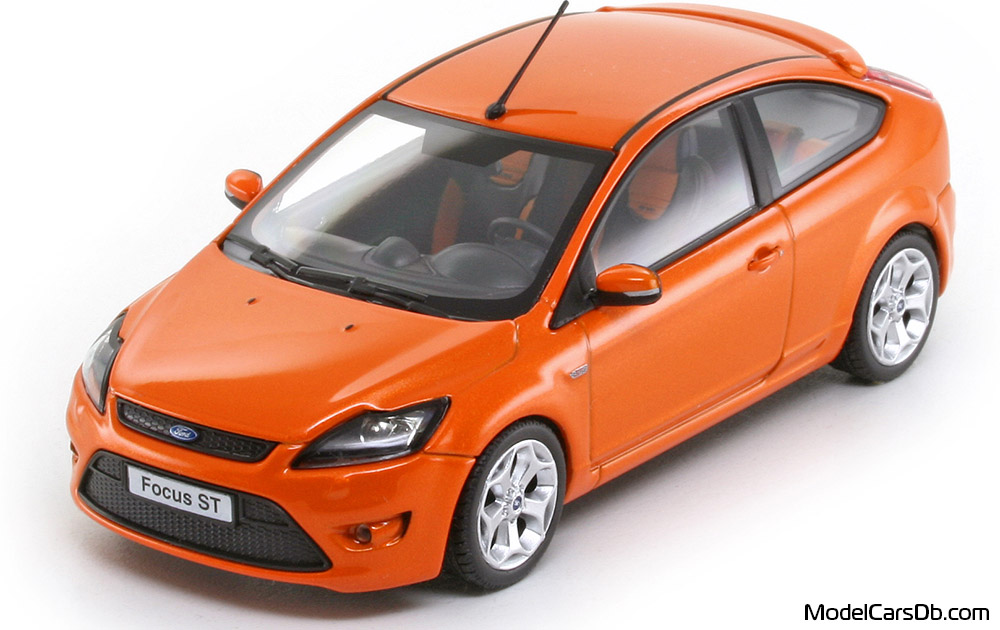 2008 - Ford Focus ST Minichamps 1/43 (Orange) Front left side