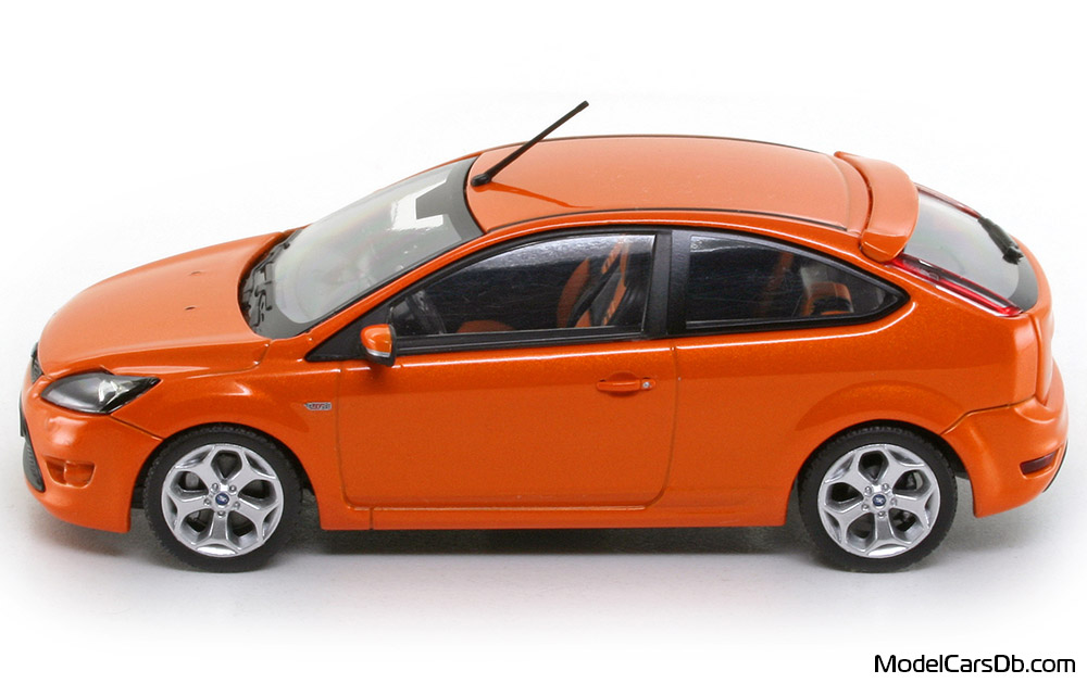 2008 - Ford Focus ST Minichamps 1/43 (Orange) Side