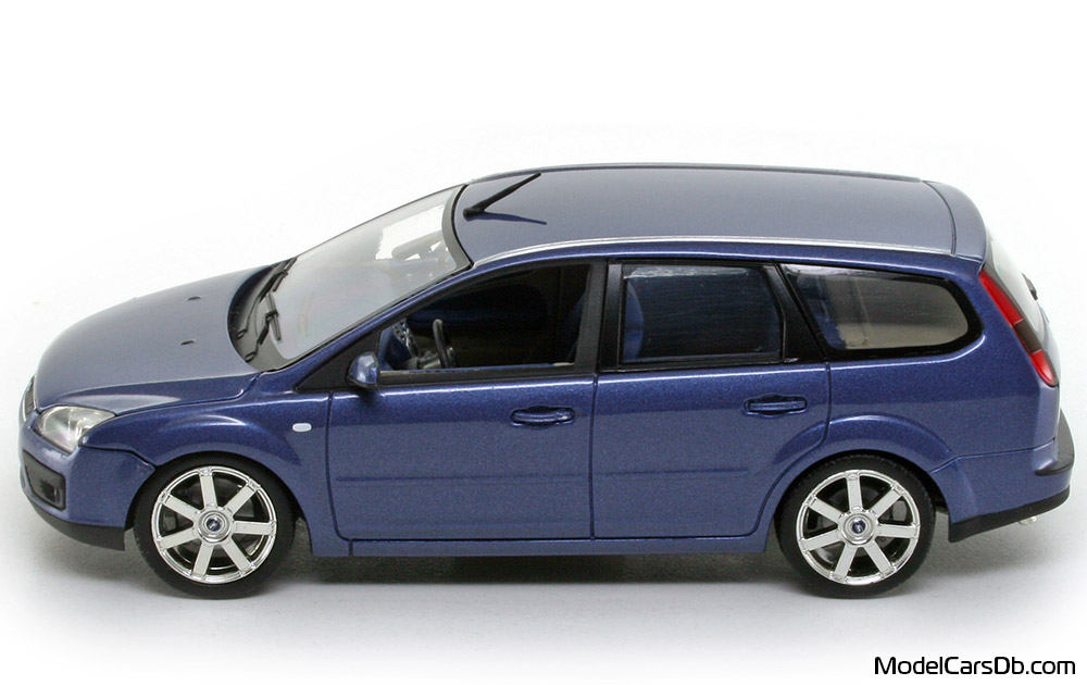 2004 - Ford Focus Turnier Minichamps 1/43 (Blau) Seite