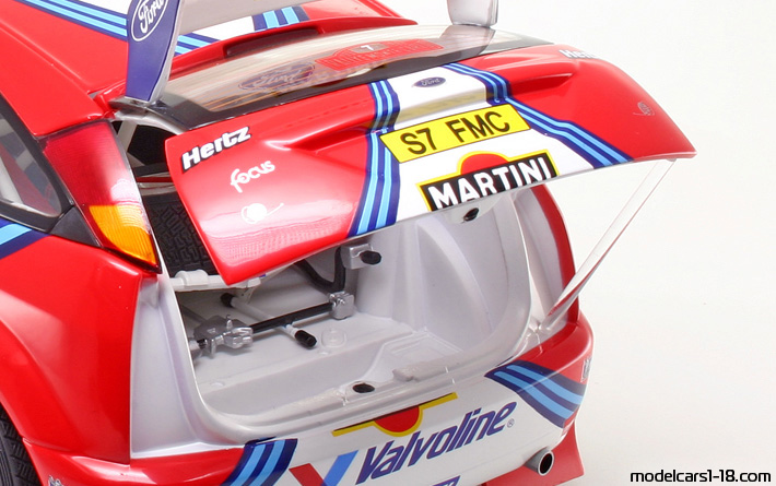 1999 - Ford Focus WRC AutoArt 1/18 (Weiß / Rot) Kofferraum / Klappbare Scheinwerfer