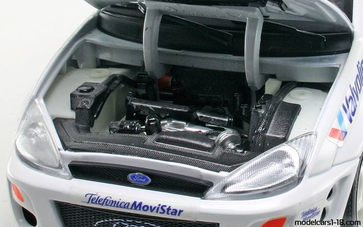 2002 - Ford Focus WRC Bburago 1/18 (Weiß / Blau) Motor