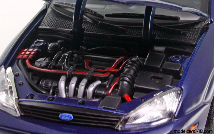 2002 - Ford Focus ZX3 Motor Max 1/18 (Blue) Engine