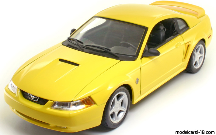 1999 - Ford Mustang GT Maisto 1/18 - Vorne linke Seite