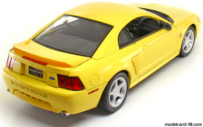 1999 - Ford Mustang GT Maisto 1/18 (Gelb) Hinten rechte seite
