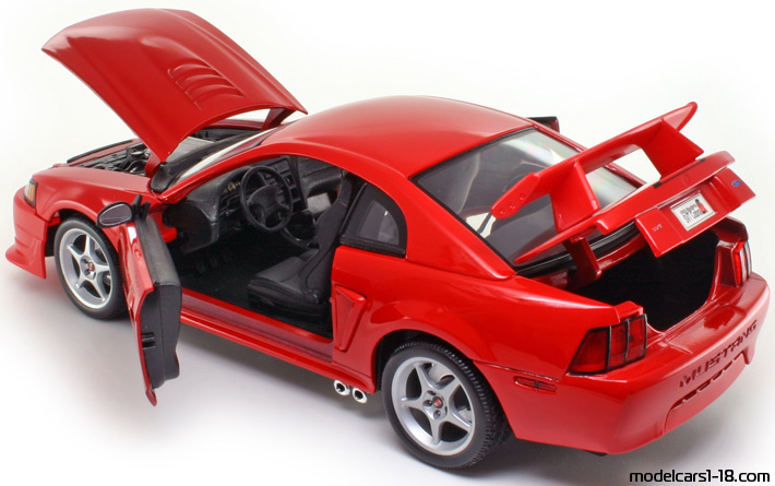 2000 - Ford Mustang SVT Cobra R Maisto 1/18 (Rot) Zu öffnende Teile