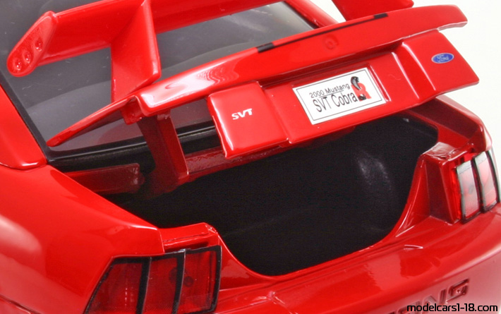 2000 - Ford Mustang SVT Cobra R Maisto 1/18 (Rot) Kofferraum / Klappbare Scheinwerfer