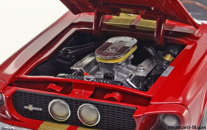 1967 - Ford Mustang Shelby GT500 ERTL 1/18 (Червен / Жълт) Двигател
