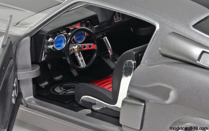 1967 - Ford Mustang Shelby GT500KR Jada Toys 1/18 (Grau / Schwarz) Innenraum Armaturenbrett