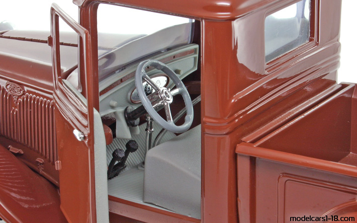 1934 - Ford Pickup (Model BB) Road Legends 1/18 (Braun) Innenraum Armaturenbrett