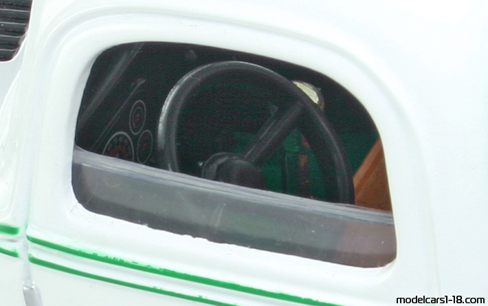 1940 - Ford Pickup Golden Wheel Diecast 1/20 (Weiß / Grün) Innenraum Armaturenbrett