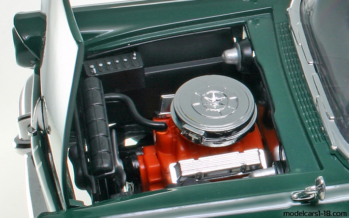 1957 - Ford Ranchero Courier Sedan Delivery Road Legends 1/18 (Grün / Schwarz) Motor