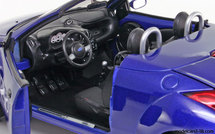 2003 - Ford StreetKa Welly 1/18 (Blau) Innenraum Armaturenbrett