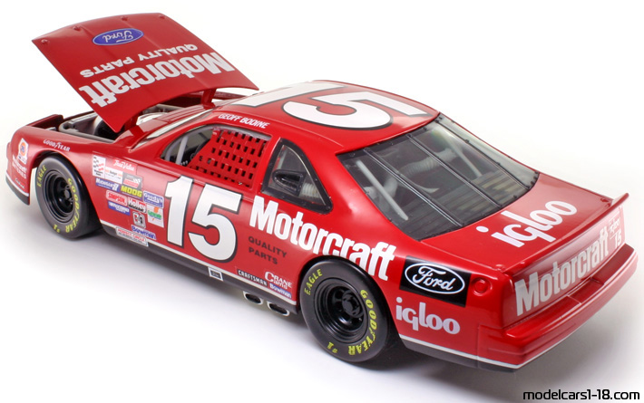 1992 - Ford Thunderbird Nascar ERTL 1/18 (Rot / Weiß) Zu öffnende Teile