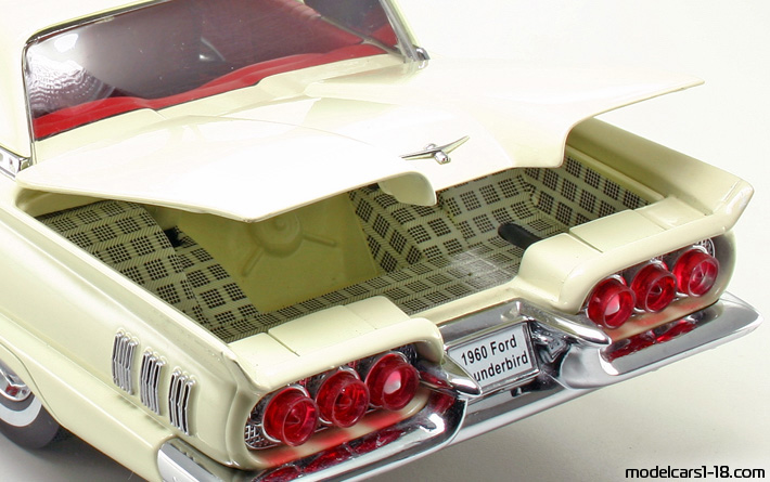 1960 - Ford Thunderbird Sun Star 1/18 (Белый) Багажник / Поднимающиеся фары