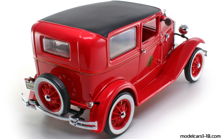 1931 - Ford Tudor (Model A) Fire Dept Motor City Classic 1/18 (Rot) Hinten rechte seite