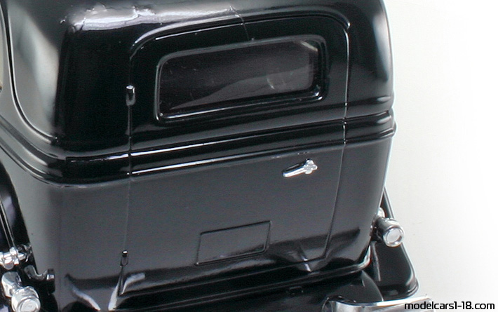 1934 - Ford V8 Police Solido 1/19 (Black) Trunk / Popup headlights