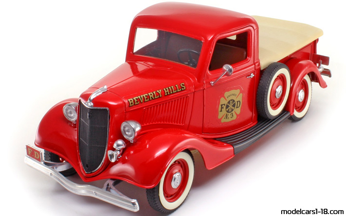 1936 - Ford V8 Solido 1/19 (Red) Front left side