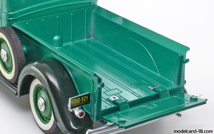 1936 - Ford V8 Solido 1/19 (Green / Black) Trunk / Popup headlights