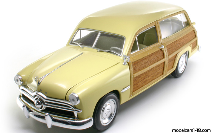 1949 - Ford Woody Motor City Classic 1/18 - Vorne linke Seite