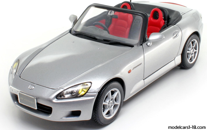 1999 - Honda S2000 Maisto 1/18 - Front left side