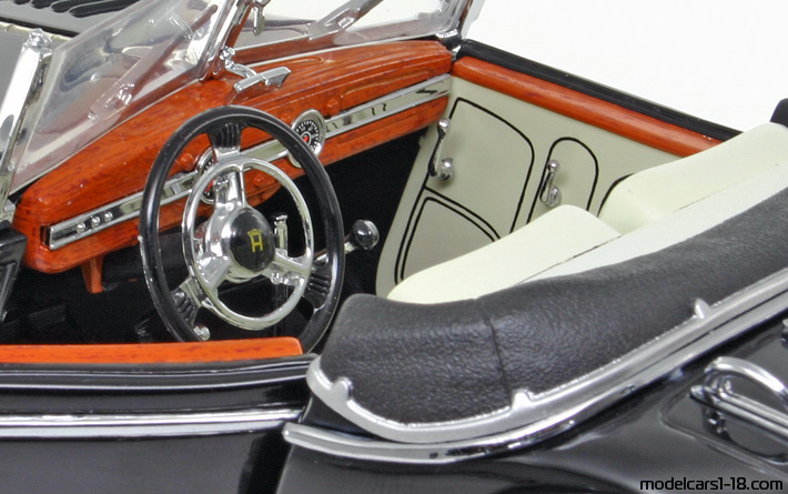 1938 - Horch 855 Roadster Sun Star 1/18 (Black) Interior dashboard