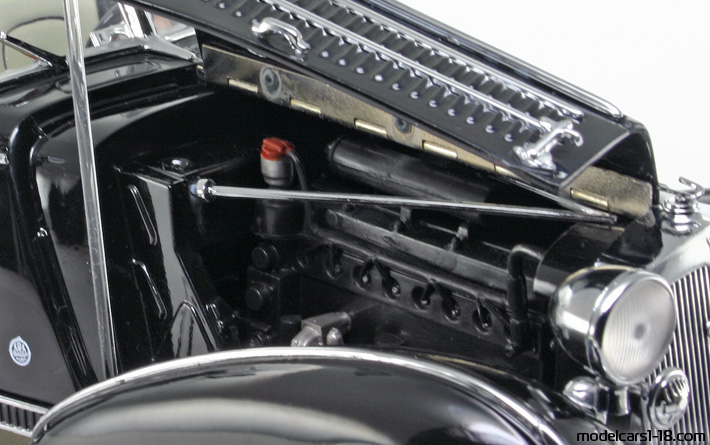 1938 - Horch 855 Roadster Sun Star 1/18 (Black) Trunk / Popup headlights