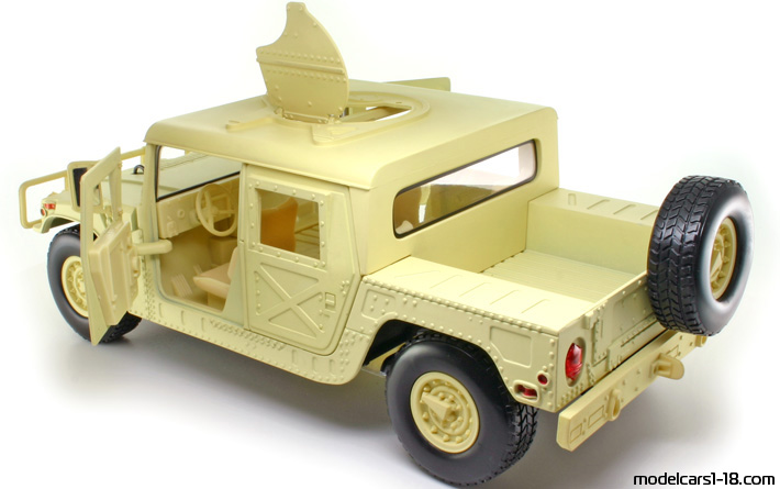 1992 - Hummer H1 Motor Max 1/18 (White) Opening parts