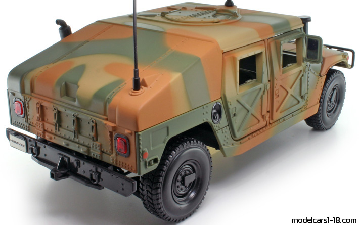 1992 - Hummer Humvee (HMMWV) Maisto 1/18 (Gold) Rear right side