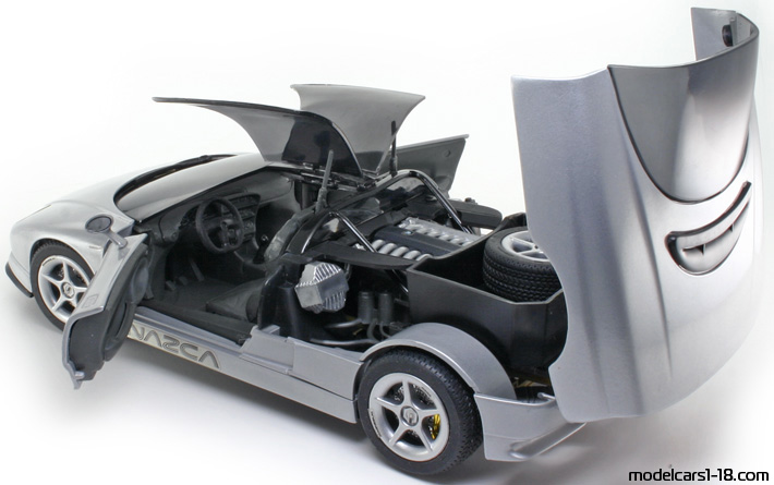 1991 - Italdesign Nazca M12 Concept Revell 1/18 (Silver) Opening parts
