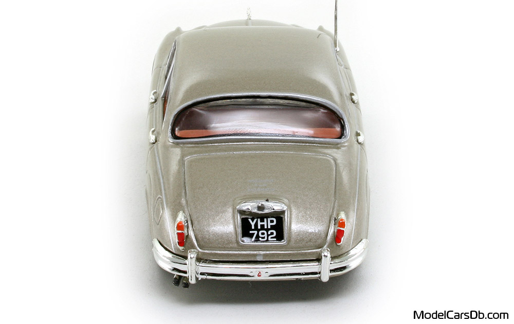 1960 - Jaguar Mark II Vitesse 1/43 (Gold) Rear end