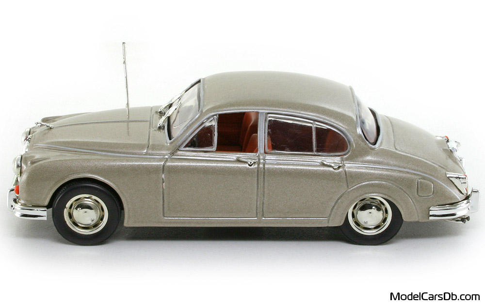 1960 - Jaguar Mark II Vitesse 1/43 (Gold) Side
