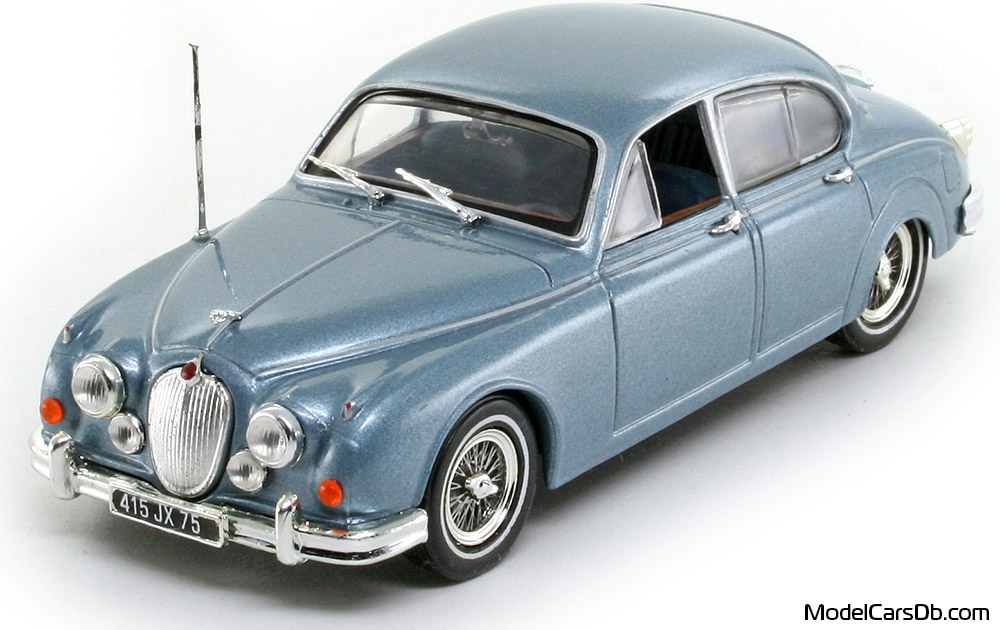 1960 - Jaguar Mark II Vitesse 1/43 (Blue) Front left side
