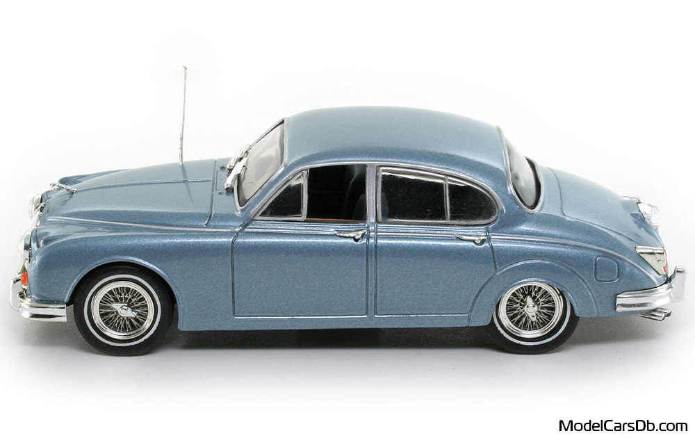 1960 - Jaguar Mark II Vitesse 1/43 (Blue) Side