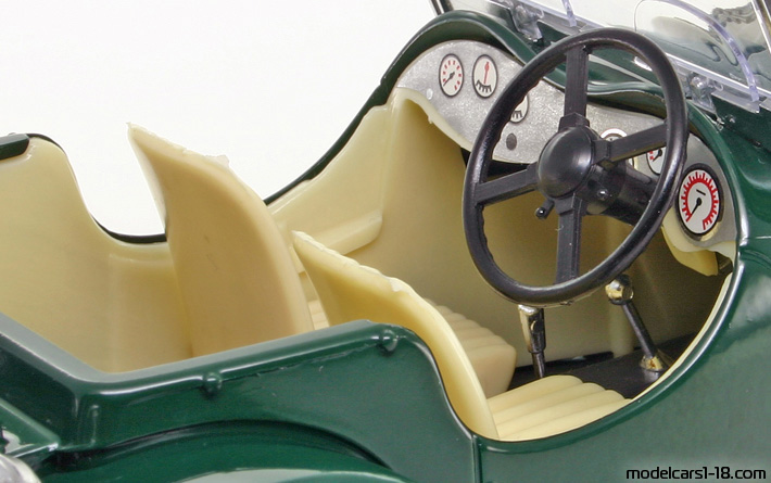 1936 - Jaguar SS100 Bburago 1/18 (Grün) Innenraum Armaturenbrett