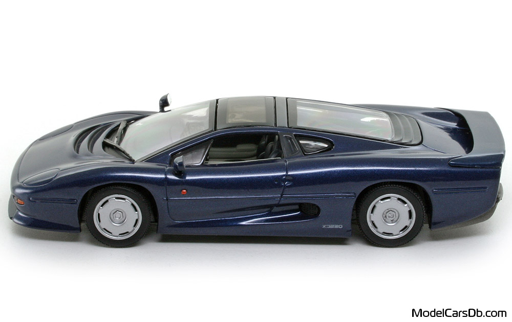 1992 - Jaguar XJ220 Minichamps 1/43 (Blue) Side